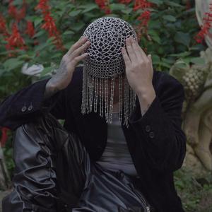 男生和女生女生在床上搓搓免费
